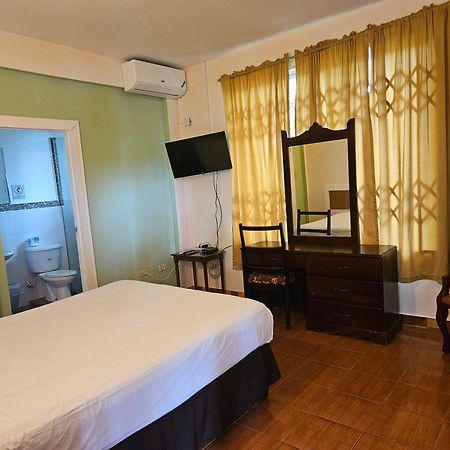 מונטגו ביי Palm Bay Guest House & Restaurant מראה חיצוני תמונה