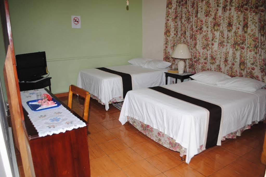 מונטגו ביי Palm Bay Guest House & Restaurant מראה חיצוני תמונה