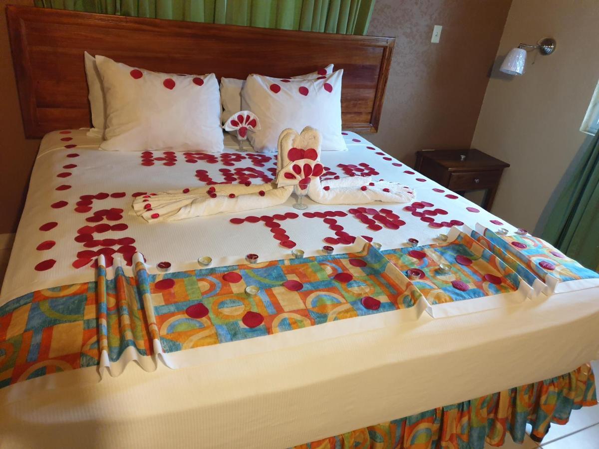 מונטגו ביי Palm Bay Guest House & Restaurant מראה חיצוני תמונה
