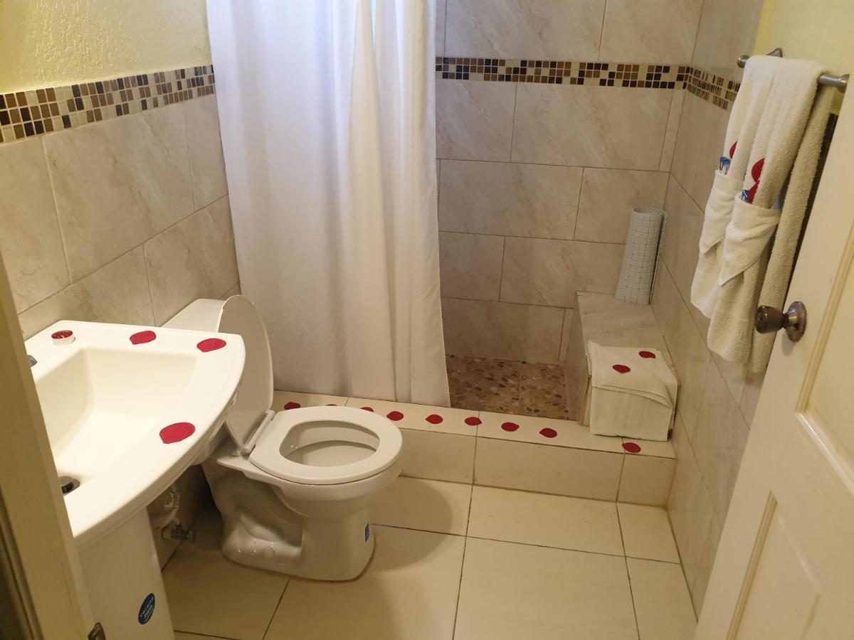 מונטגו ביי Palm Bay Guest House & Restaurant מראה חיצוני תמונה