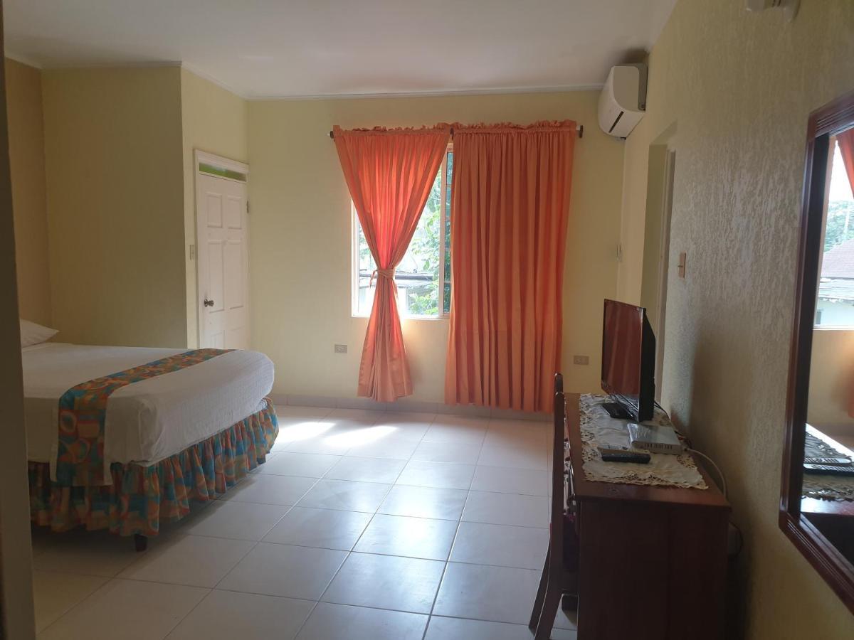 מונטגו ביי Palm Bay Guest House & Restaurant מראה חיצוני תמונה