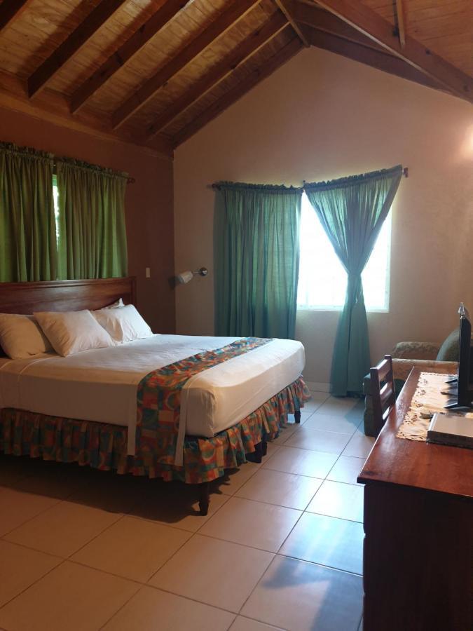 מונטגו ביי Palm Bay Guest House & Restaurant מראה חיצוני תמונה