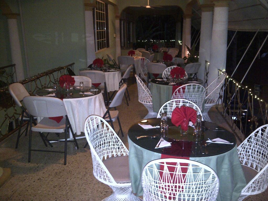 מונטגו ביי Palm Bay Guest House & Restaurant מראה חיצוני תמונה