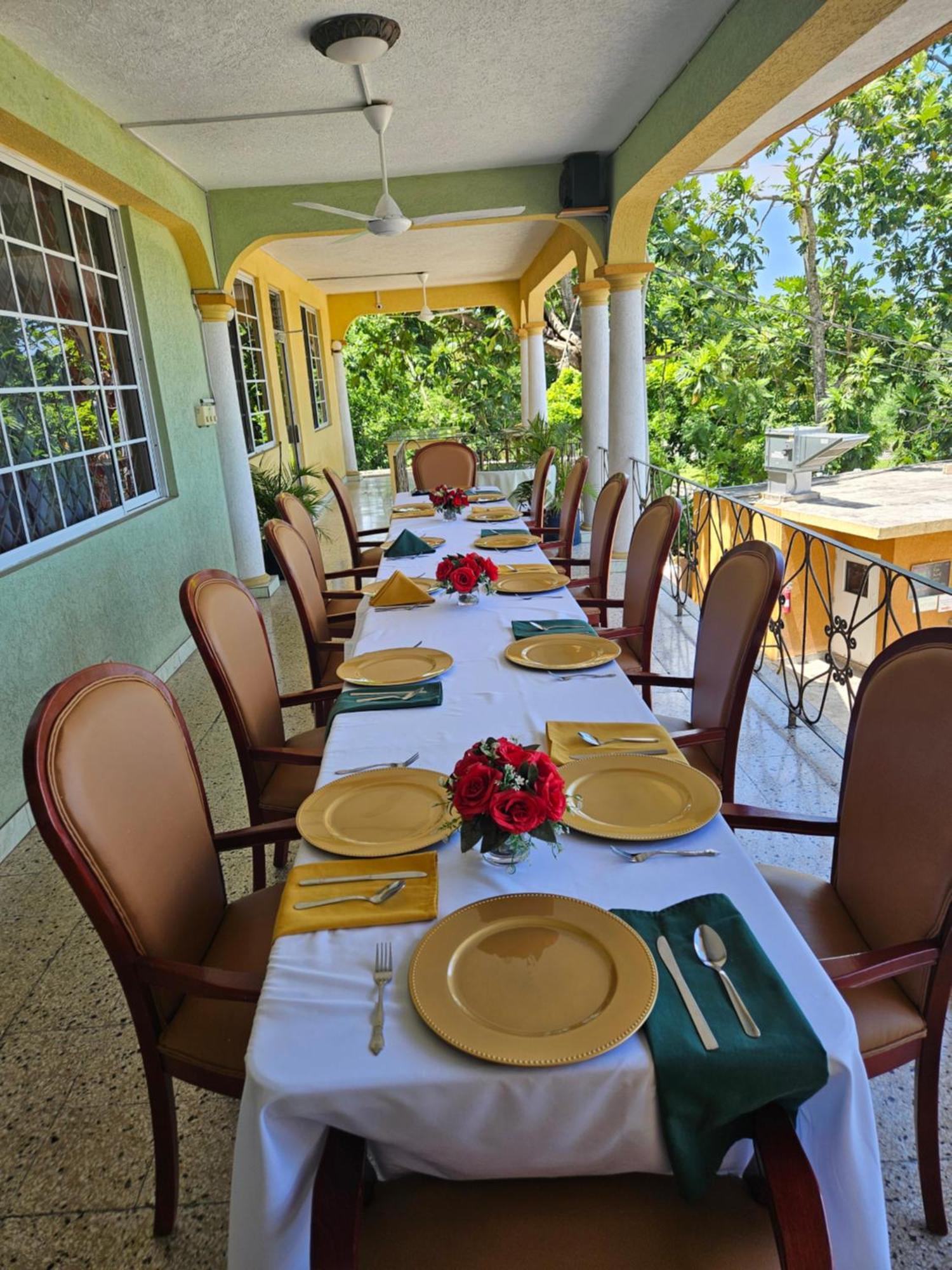 מונטגו ביי Palm Bay Guest House & Restaurant מראה חיצוני תמונה