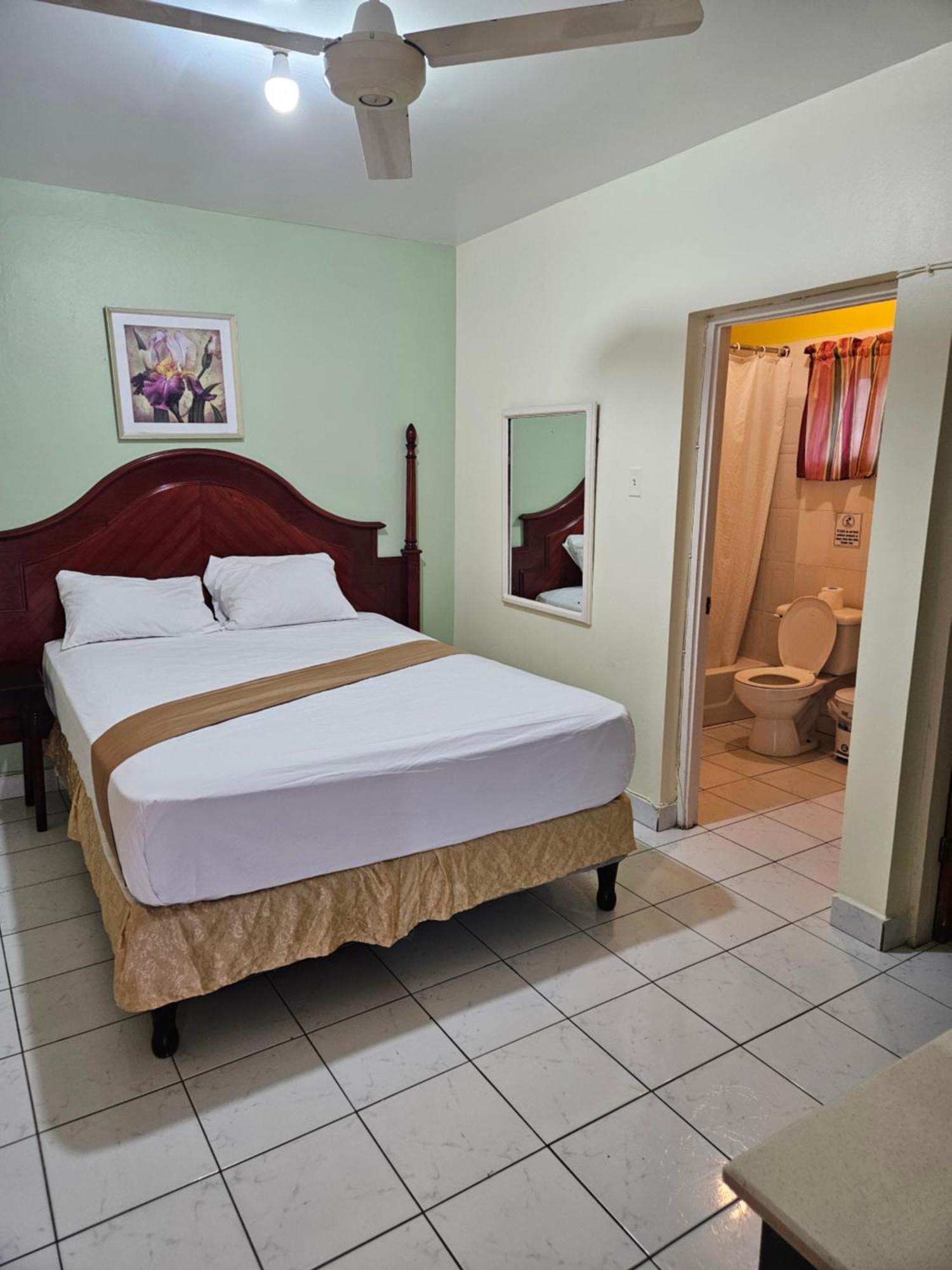 מונטגו ביי Palm Bay Guest House & Restaurant מראה חיצוני תמונה
