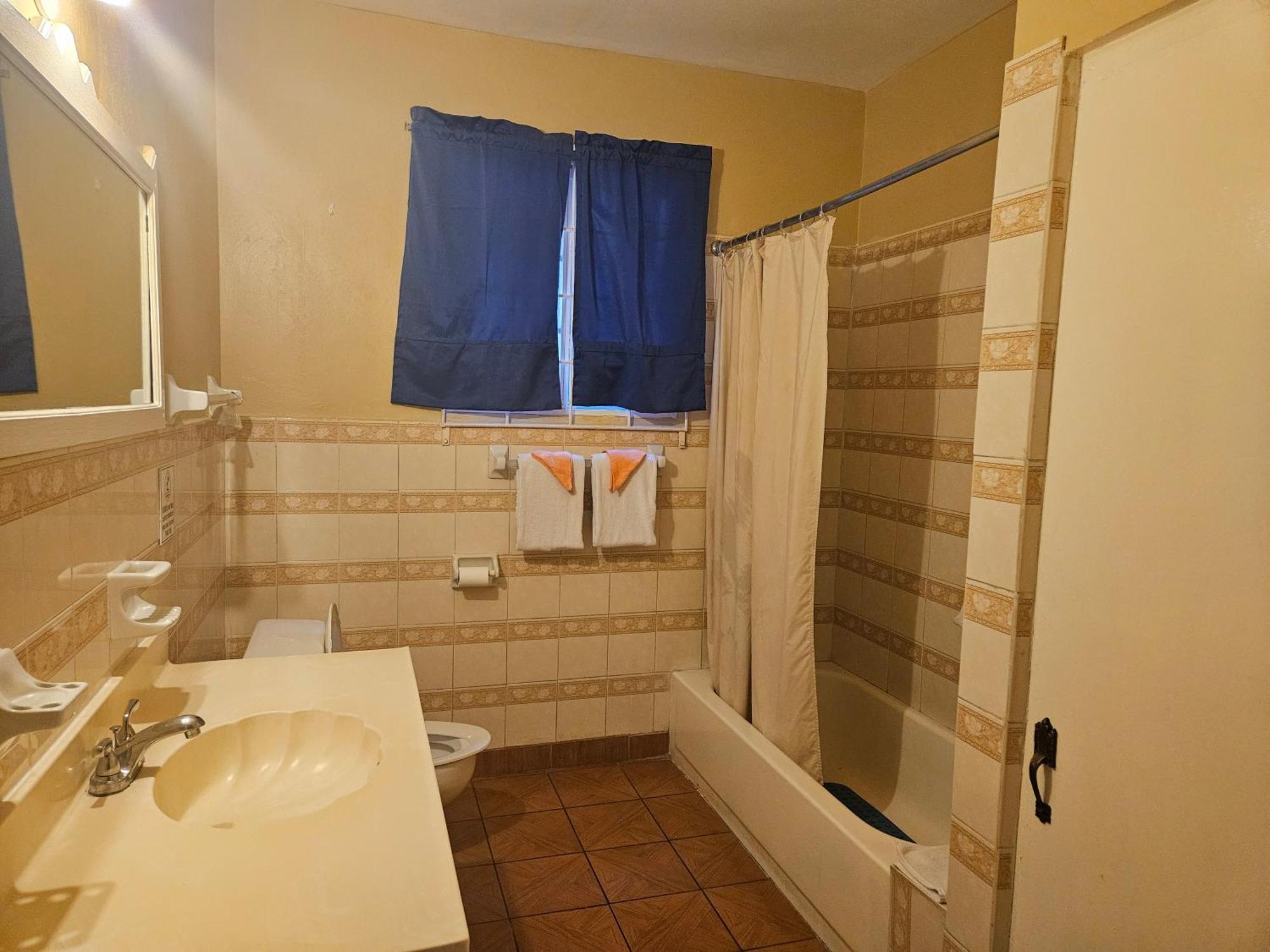 מונטגו ביי Palm Bay Guest House & Restaurant מראה חיצוני תמונה