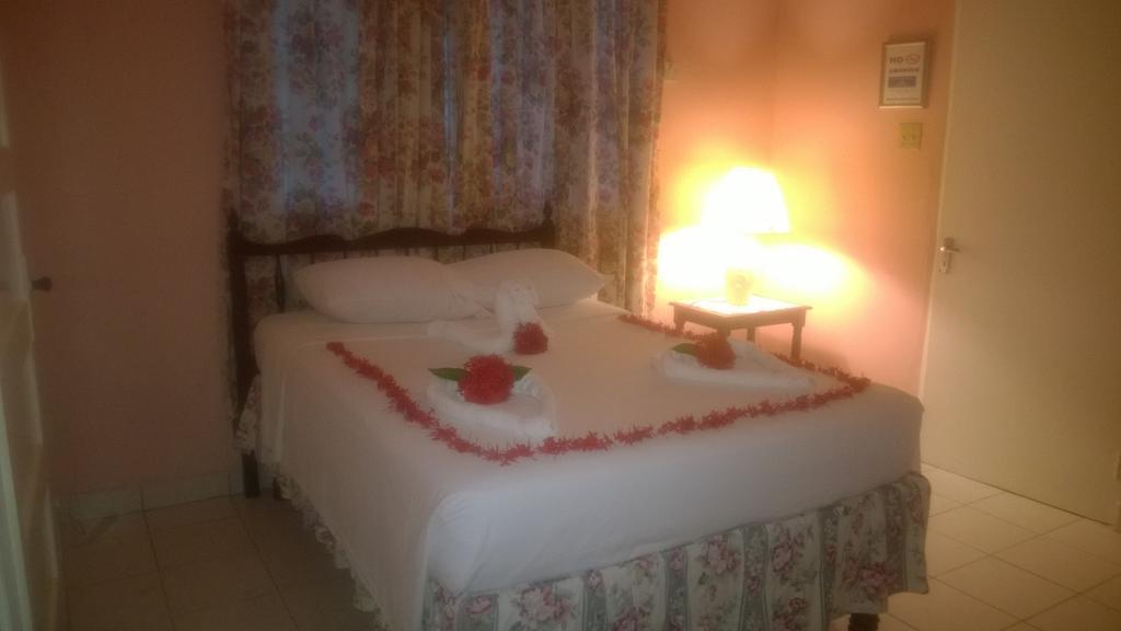מונטגו ביי Palm Bay Guest House & Restaurant מראה חיצוני תמונה