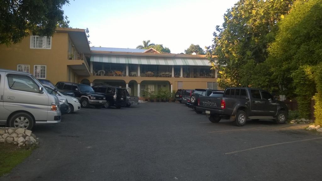 מונטגו ביי Palm Bay Guest House & Restaurant מראה חיצוני תמונה