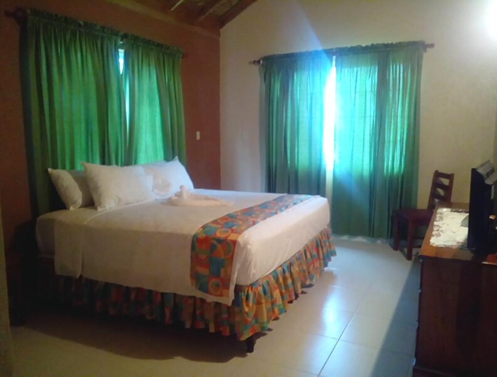 מונטגו ביי Palm Bay Guest House & Restaurant מראה חיצוני תמונה