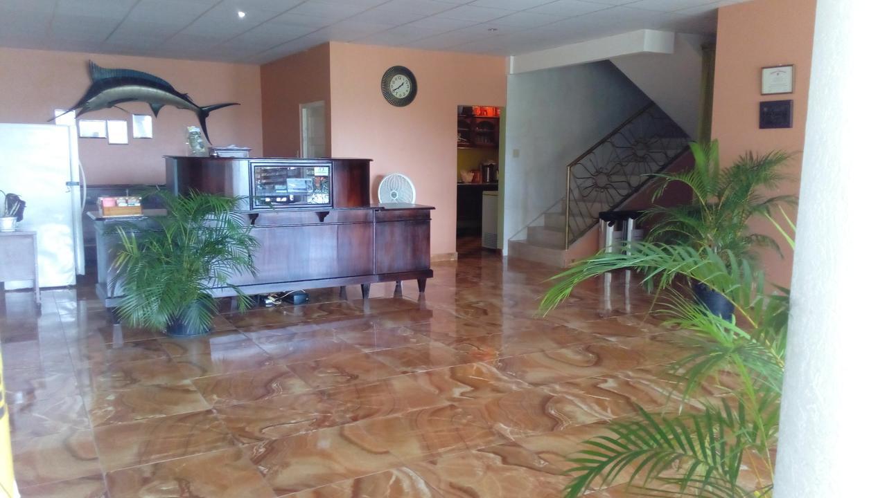 מונטגו ביי Palm Bay Guest House & Restaurant מראה חיצוני תמונה
